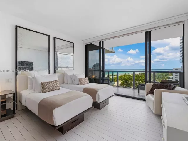 3-bedroom condo for rent in Miami Beach - 2201 Collins Ave 804 - MondialRealty