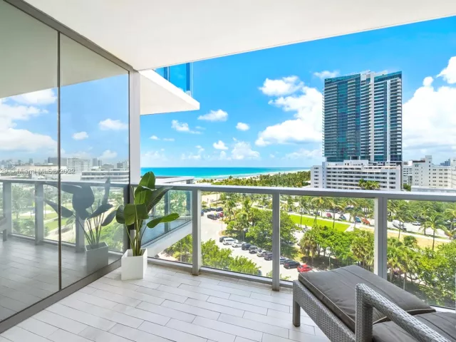 3-bedroom condo for rent in Miami Beach - 2201 Collins Ave 804 - MondialRealty