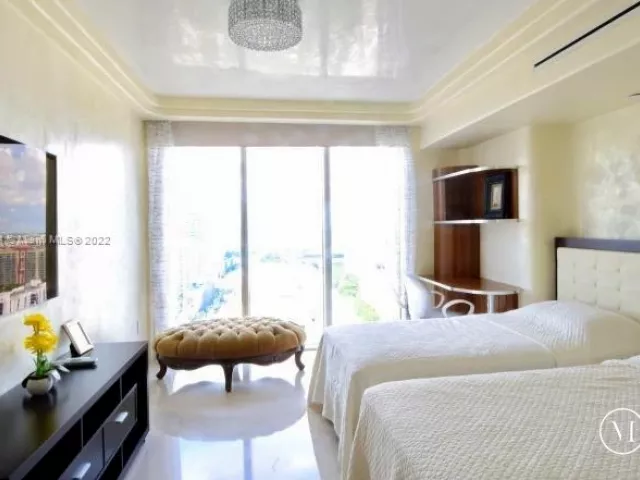2-bedroom condo for rent in Sunny Isles Beach - 16699 Collins Ave 2508 - MondialRealty