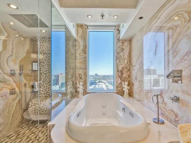 2-bedroom condo for rent in Sunny Isles Beach - 16699 Collins Ave 2508 - MondialRealty