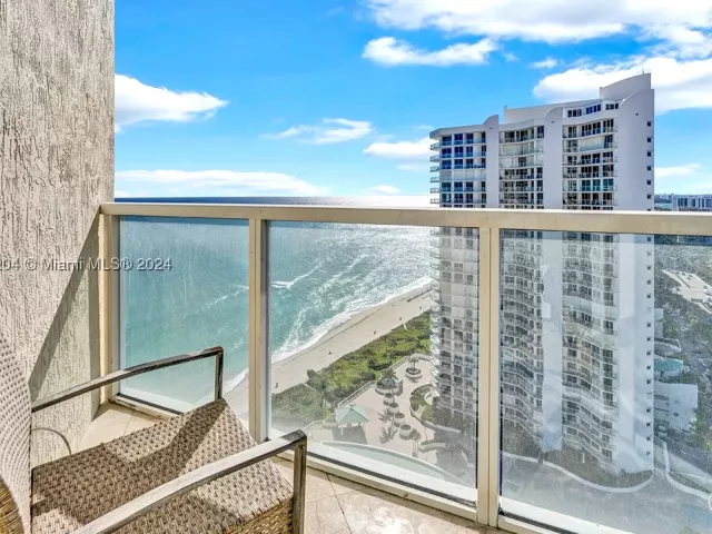 2-bedroom condo for rent in Sunny Isles Beach - 16699 Collins Ave 2508 - MondialRealty