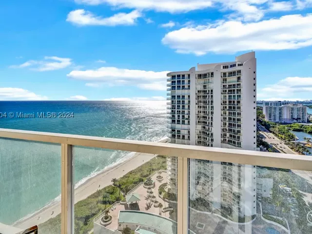 2-bedroom condo for rent in Sunny Isles Beach - 16699 Collins Ave 2508 - MondialRealty