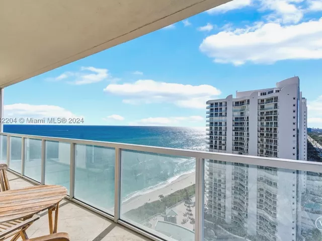 2-bedroom condo for rent in Sunny Isles Beach - 16699 Collins Ave 2508 - MondialRealty