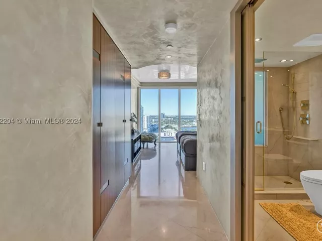 2-bedroom condo for rent in Sunny Isles Beach - 16699 Collins Ave 2508 - MondialRealty