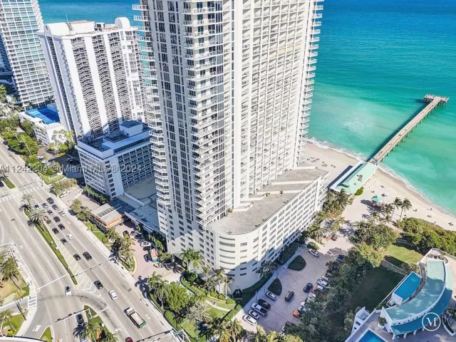 2-bedroom condo for rent in Sunny Isles Beach - 16699 Collins Ave 2508 - MondialRealty