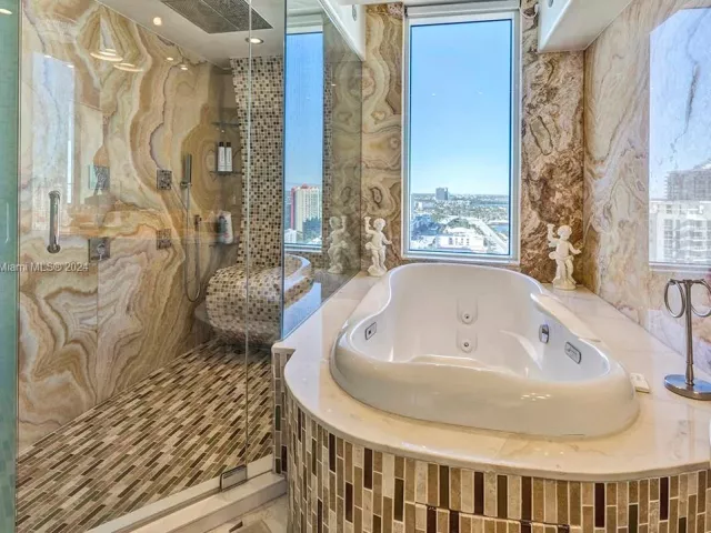 2-bedroom condo for rent in Sunny Isles Beach - 16699 Collins Ave 2508 - MondialRealty