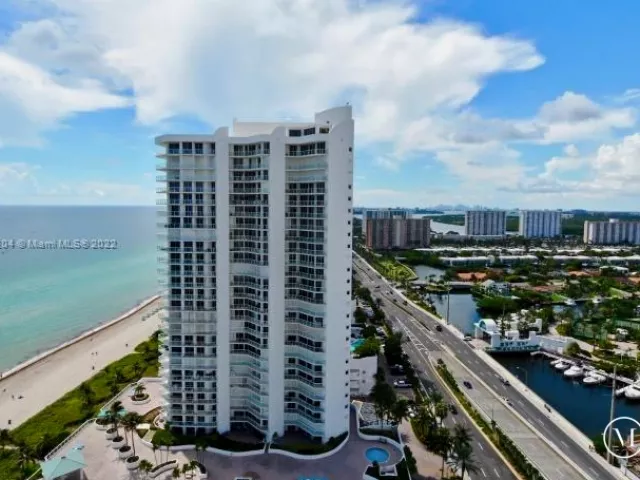 2-bedroom condo for rent in Sunny Isles Beach - 16699 Collins Ave 2508 - MondialRealty