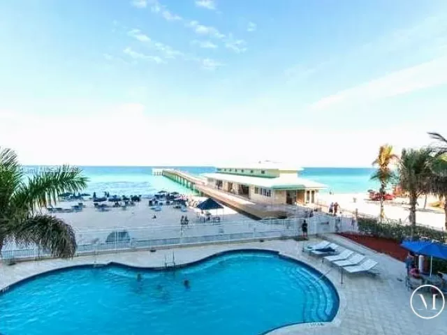 2-bedroom condo for rent in Sunny Isles Beach - 16699 Collins Ave 2508 - MondialRealty