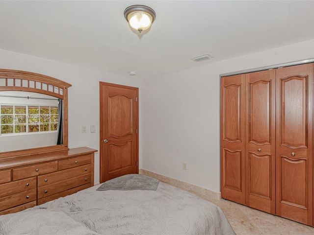 Home for rent at 18900 N Bay Rd - photo 3091866