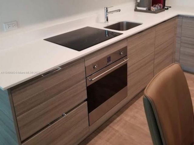 1-bedroom condo for sale in Hollywood - 777 N Ocean Dr N323 - MondialRealty