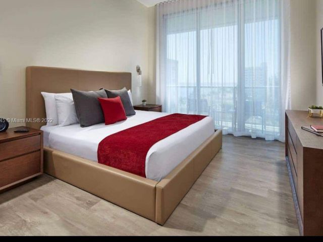 1-bedroom condo for sale in Hollywood - 777 N Ocean Dr N323 - MondialRealty