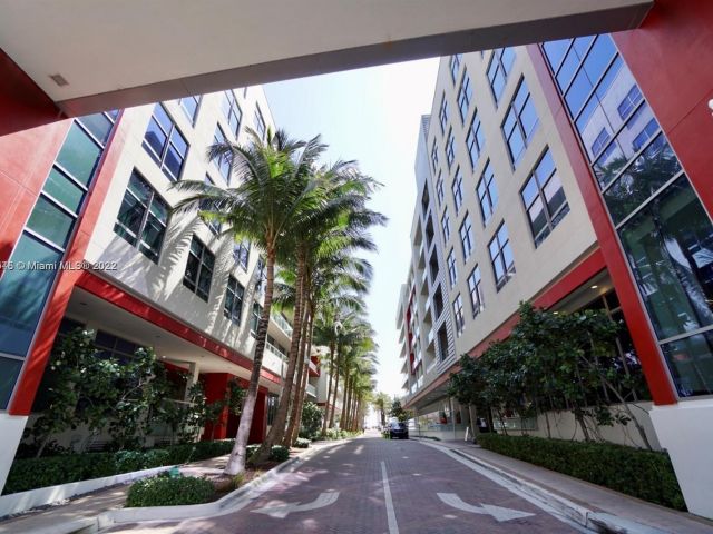 1-bedroom condo for sale in Hollywood - 777 N Ocean Dr N323 - MondialRealty