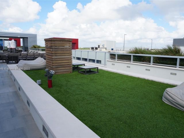 1-bedroom condo for sale in Hollywood - 777 N Ocean Dr N323 - MondialRealty