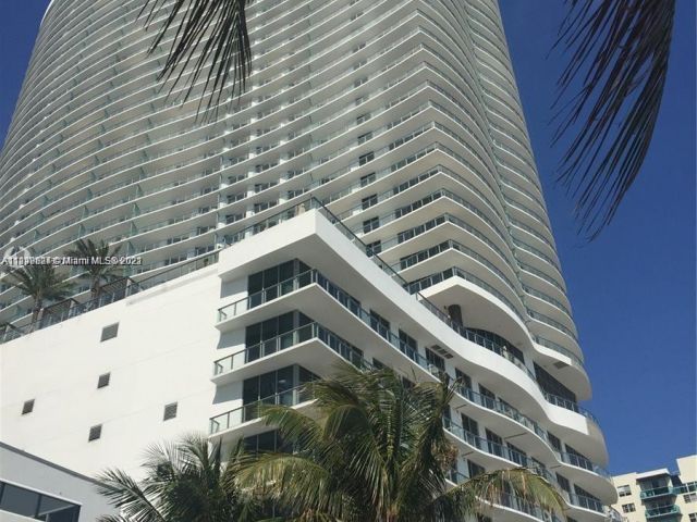 2-bedroom condo for rent in Hollywood - 4111 S Ocean Dr 1004 - MondialRealty