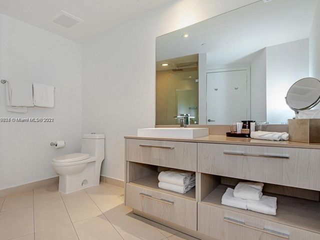 2-bedroom condo for rent in Hollywood - 4111 S Ocean Dr 1004 - MondialRealty
