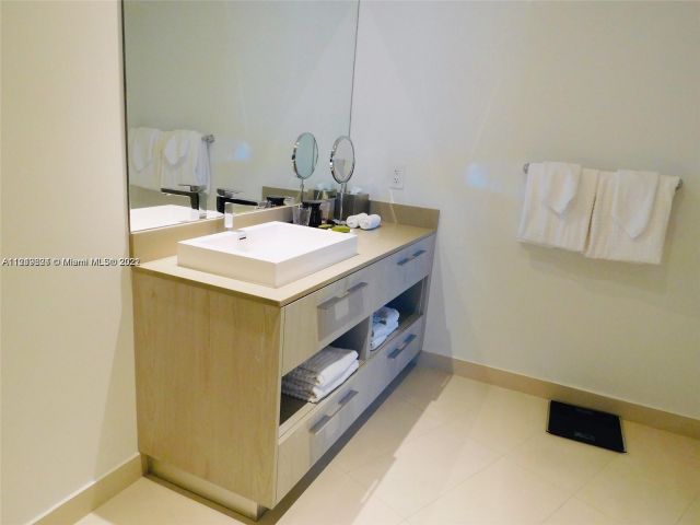 2-bedroom condo for rent in Hollywood - 4111 S Ocean Dr 1004 - MondialRealty