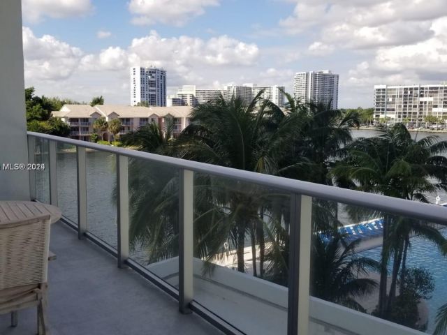 2-bedroom condo for rent in Hollywood - 4010 S Ocean Dr R301 - MondialRealty