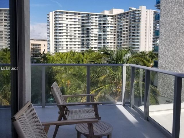 2-bedroom condo for rent in Hollywood - 4010 S Ocean Dr R301 - MondialRealty