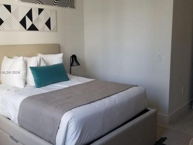 2-bedroom condo for rent in Hollywood - 4010 S Ocean Dr R301 - MondialRealty