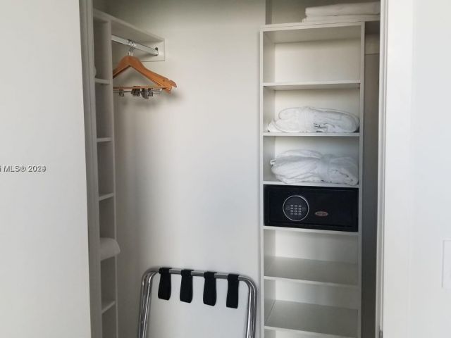 2-bedroom condo for rent in Hollywood - 4010 S Ocean Dr R301 - MondialRealty