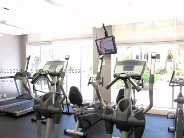 1-bedroom condo for sale in Hollywood - 3801 S Ocean Dr 3C - MondialRealty
