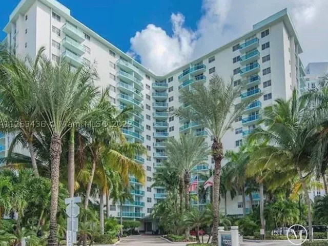 1-bedroom condo for sale in Hollywood - 3801 S Ocean Dr 3C - MondialRealty