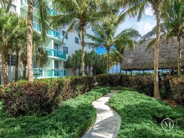 1-bedroom condo for sale in Hollywood - 3801 S Ocean Dr 3C - MondialRealty