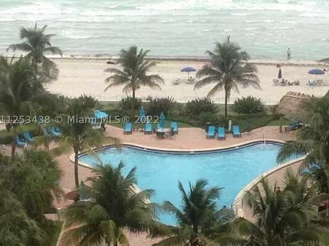 1-bedroom condo for sale in Hollywood - 3801 S Ocean Dr 3C - MondialRealty