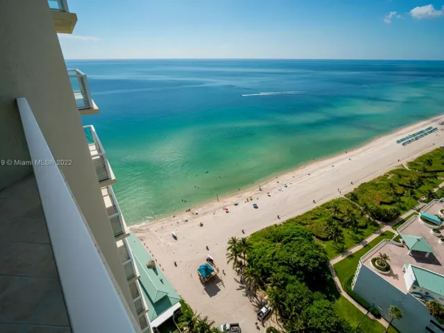 3-bedroom condo for sale in Sunny Isles Beach - 16699 Collins Ave 2601 - MondialRealty