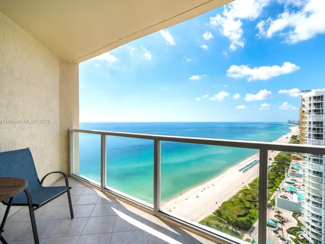 3-bedroom condo for sale in Sunny Isles Beach - 16699 Collins Ave 2601 - MondialRealty