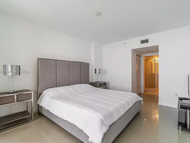 3-bedroom condo for sale in Sunny Isles Beach - 16699 Collins Ave 2601 - MondialRealty