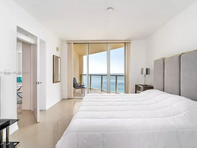3-bedroom condo for sale in Sunny Isles Beach - 16699 Collins Ave 2601 - MondialRealty