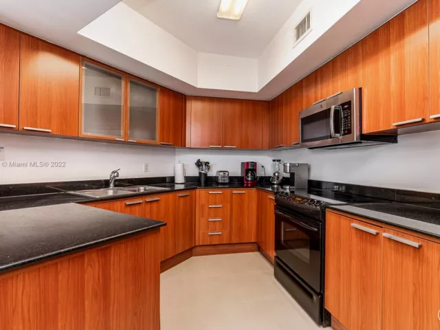 3-bedroom condo for sale in Sunny Isles Beach - 16699 Collins Ave 2601 - MondialRealty
