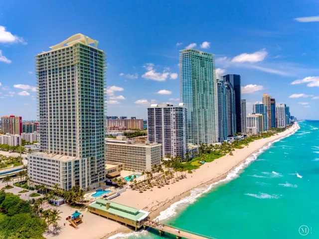 3-bedroom condo for sale in Sunny Isles Beach - 16699 Collins Ave 2601 - MondialRealty