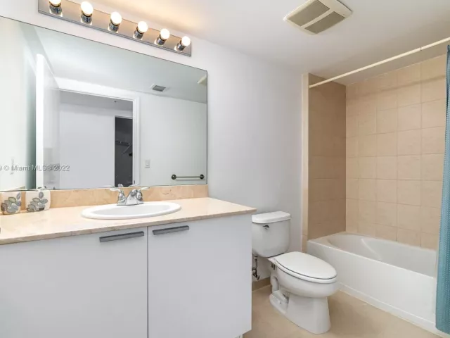 3-bedroom condo for sale in Sunny Isles Beach - 16699 Collins Ave 2601 - MondialRealty
