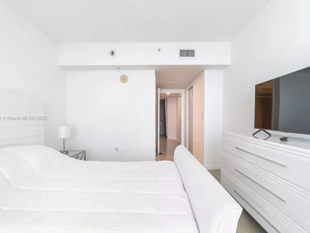 3-bedroom condo for sale in Sunny Isles Beach - 16699 Collins Ave 2601 - MondialRealty