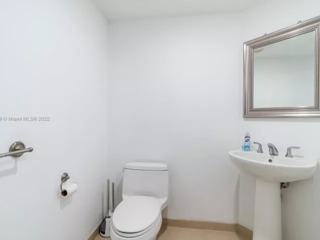 3-bedroom condo for sale in Sunny Isles Beach - 16699 Collins Ave 2601 - MondialRealty