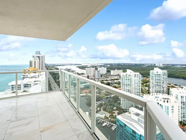 2-bedroom condo for rent in Sunny Isles Beach - 16699 Collins Ave 4108 - MondialRealty