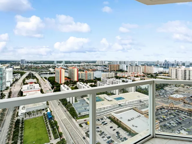 2-bedroom condo for rent in Sunny Isles Beach - 16699 Collins Ave 4108 - MondialRealty