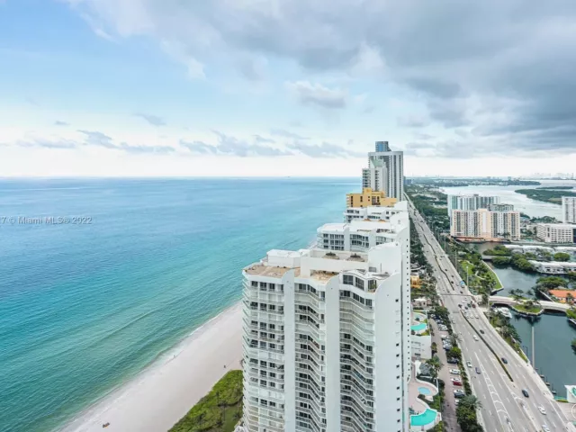 2-bedroom condo for rent in Sunny Isles Beach - 16699 Collins Ave 4108 - MondialRealty