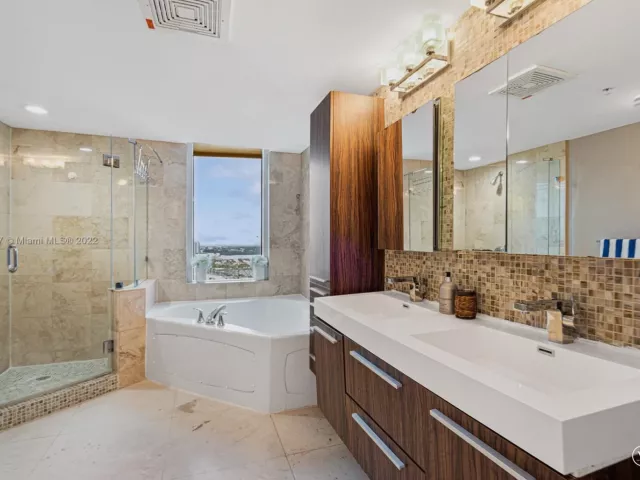 2-bedroom condo for rent in Sunny Isles Beach - 16699 Collins Ave 4108 - MondialRealty