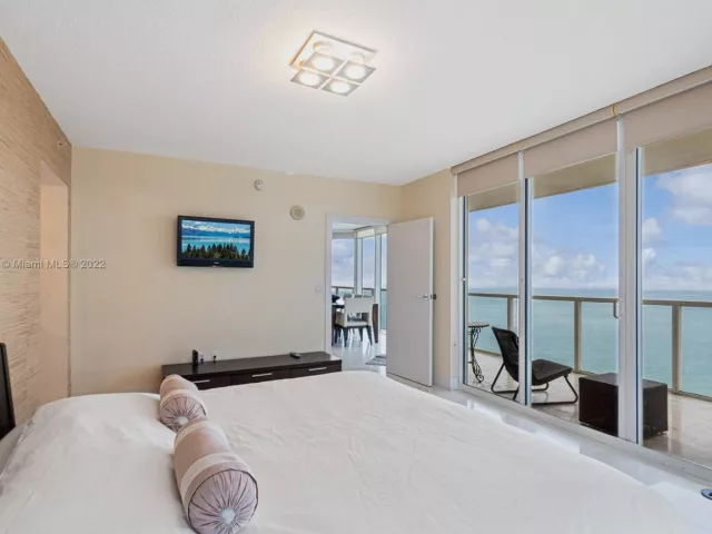 2-bedroom condo for rent in Sunny Isles Beach - 16699 Collins Ave 4108 - MondialRealty