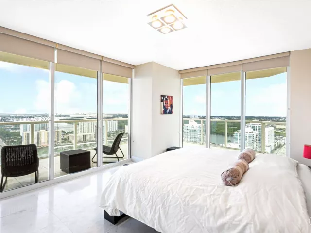 2-bedroom condo for rent in Sunny Isles Beach - 16699 Collins Ave 4108 - MondialRealty