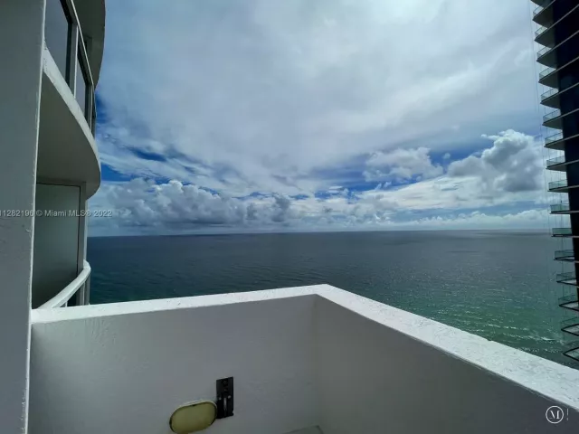 condo for sale in Sunny Isles Beach - 18001 Collins Ave 2912+Terrace - MondialRealty