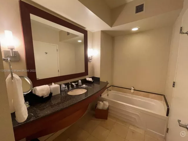 condo for sale in Sunny Isles Beach - 18001 Collins Ave 2912+Terrace - MondialRealty