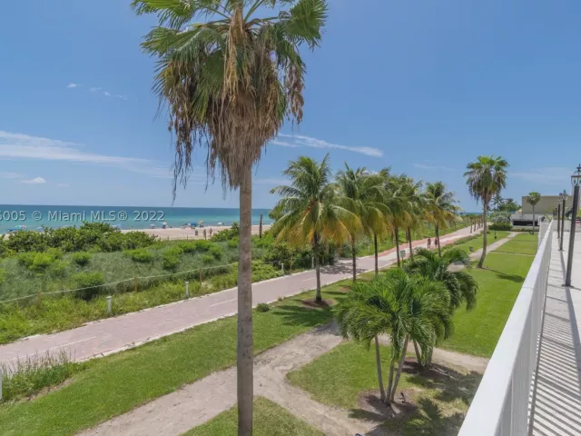 2-bedroom condo for rent in Miami Beach - 5601 Collins Ave 1206 - MondialRealty