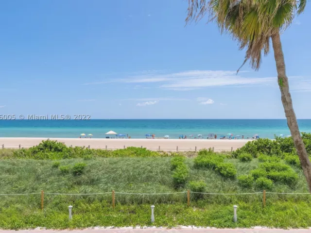 2-bedroom condo for rent in Miami Beach - 5601 Collins Ave 1206 - MondialRealty