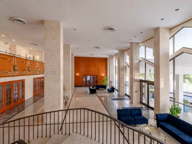 2-bedroom condo for rent in Miami Beach - 5601 Collins Ave 1206 - MondialRealty