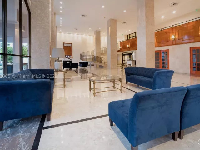 2-bedroom condo for rent in Miami Beach - 5601 Collins Ave 1206 - MondialRealty