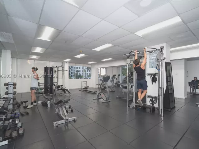 2-bedroom condo for rent in Miami Beach - 5601 Collins Ave 1206 - MondialRealty